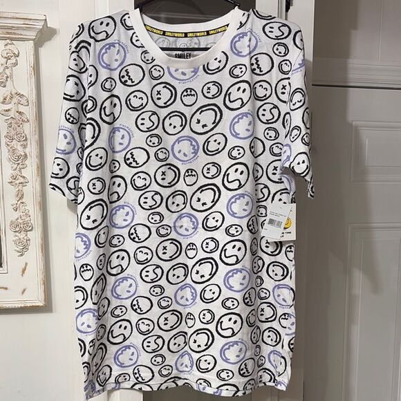 NWT SmileyWorld Graphic Tee Unisex Adult Size Large - Picture 1 of 6